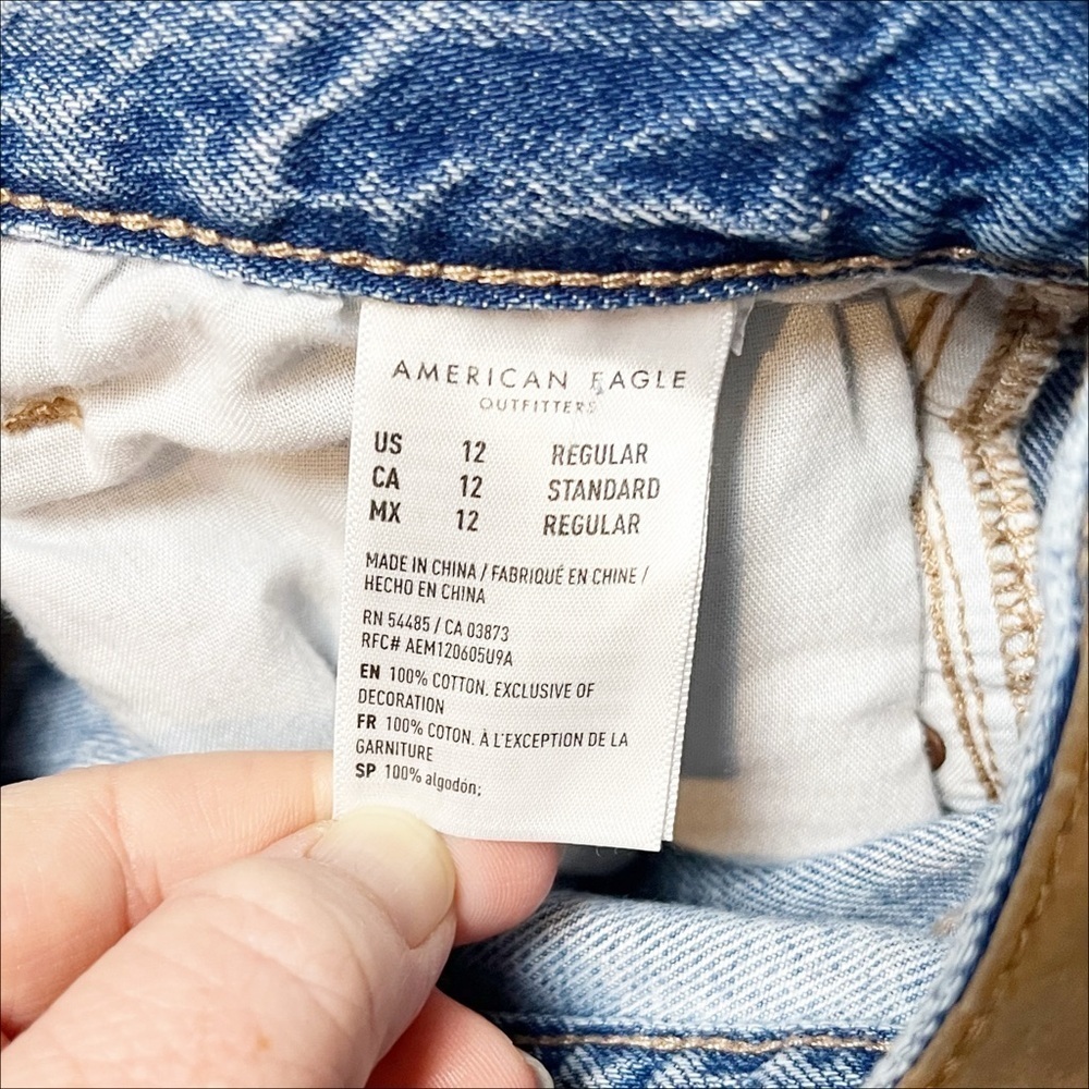 American Eagle Highest Rise Mom Jeans 12 light wash distressed destroyed ripped - Picture 8 of 14